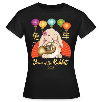 Waldhornhase zum chinesischen Neujahr 2023 - Frauen T-Shirt - Schwarz - Vorne - AI Model Female 172 dark (172cm)