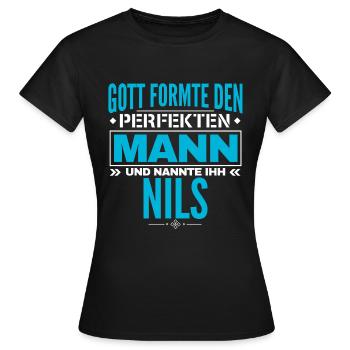 Nils Name Design - Frauen T-Shirt - Schwarz - Vorne - AI Model Female 172 dark (172cm)