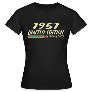 1951 Geburtstagsgeschenkidee 1951 - Frauen T-Shirt - Schwarz - Vorne - AI Model Female 172 dark (172cm)