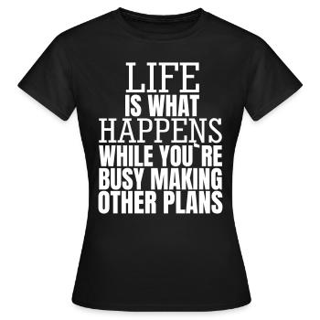 leben ist was passiert während du Pläne machst - Frauen T-Shirt - Schwarz - Vorne - AI Model Female 172 dark (172cm)