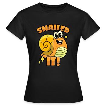 Schnecken Wortwitz - Frauen T-Shirt - Schwarz - Vorne - AI Model Female 172 dark (172cm)