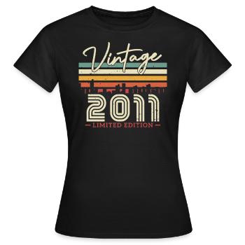 Vintage Geburtstagsgeschenk 2011 12/13 J. - Frauen T-Shirt - Schwarz - Vorne - AI Model Female 172 dark (172cm)