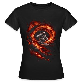 Astronaute surfeur dans vortex braise volcan - T-shirt Femme - noir - Devant - AI Model Female 172 dark (172cm)