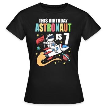 Space Birthday 7 Astronaut Planeten Raketenschiff - Frauen T-Shirt - Schwarz - Vorne - AI Model Female 172 dark (172cm)