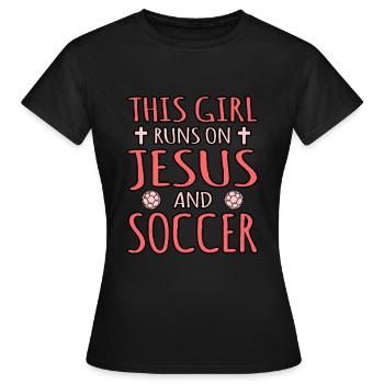 Cette fille court sur Jésus et le football - T-shirt Femme - noir - Devant - AI Model Female 172 dark (172cm)