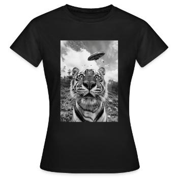 Tigre selfie OVNI - T-shirt Femme - noir - Devant - AI Model Female 172 dark (172cm)