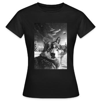 Ufo Selfie Wolf - Frauen T-Shirt - Schwarz - Vorne - AI Model Female 172 dark (172cm)