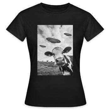 Ufo Selfie Kuh - Frauen T-Shirt - Schwarz - Vorne - AI Model Female 172 dark (172cm)