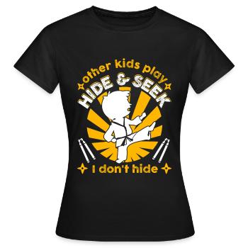 D’autres enfants jouent à cache-cache Je ne me cache pas - T-shirt Femme - noir - Devant - AI Model Female 172 dark (172cm)