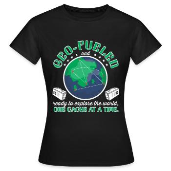 bereit, die Welt zu erkunden, einen Cache nach dem anderen. - Frauen T-Shirt - Schwarz - Vorne - AI Model Female 172 dark (172cm)