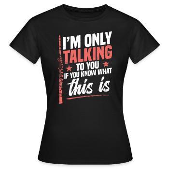 Piccolo : "Je ne te parlerai que si tu sais - T-shirt Femme - noir - Devant - AI Model Female 172 dark (172cm)