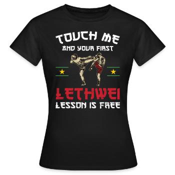 Berühre Mich Und Deine Erste Lethwei-lektion Ist - Frauen T-Shirt - Schwarz - Vorne - AI Model Female 172 dark (172cm)