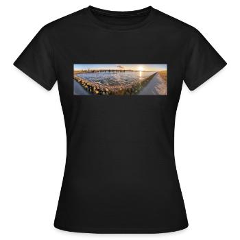 Panorama Sonnenuntergang Husum - Frauen T-Shirt - Schwarz - Vorne - AI Model Female 172 dark (172cm)