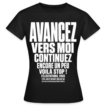 T-shirt Golf Humour Avancez Vers Moi Swing  - T-shirt Femme - noir - Devant - AI Model Female 172 dark (172cm)
