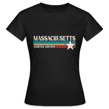 Massachusetts - Frauen T-Shirt - Schwarz - Vorne - AI Model Female 172 dark (172cm)