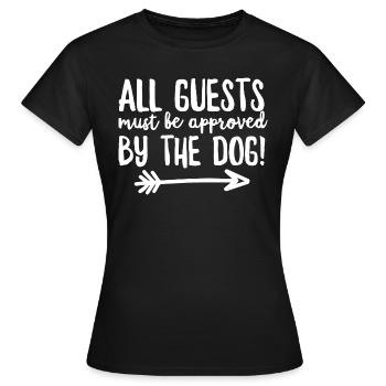 Alle Gäste müssen vom Hund genehmigt werden - Frauen T-Shirt - Schwarz - Vorne - AI Model Female 172 dark (172cm)