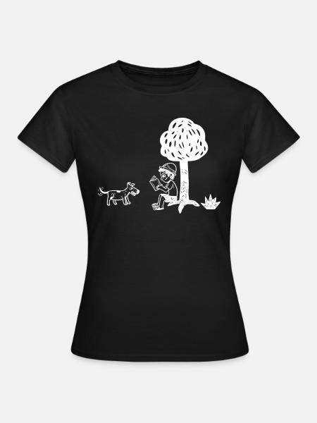 Junge liest unter Baum Holzschnitt - Frauen T-Shirt - Schwarz
