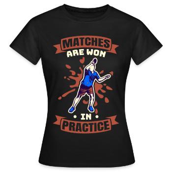 Spiele werden in der Praxis gewonnen - Frauen T-Shirt - Schwarz - Vorne - AI Model Female 172 dark (172cm)