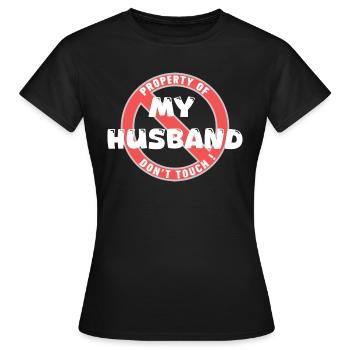Eigentum meines Mannes, weiß. In - Frauen T-Shirt - Schwarz - Vorne - AI Model Female 172 dark (172cm)