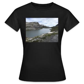 See - Frauen T-Shirt - Schwarz - Vorne - AI Model Female 172 dark (172cm)