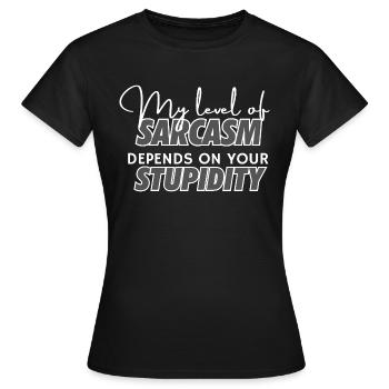 Mon niveau de sarcasme dépend de votre stupidité - T-shirt Femme - noir - Devant - AI Model Female 172 dark (172cm)