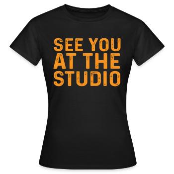 Rendez-vous au Studio - T-shirt Femme - noir - Devant - AI Model Female 172 dark (172cm)