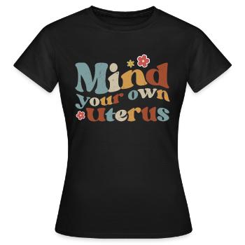 Uterus Blumen Feministische Frauenrechte - Frauen T-Shirt - Schwarz - Vorne - AI Model Female 172 dark (172cm)