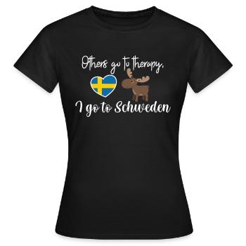 Others go to therapy I go to Sweden - Frauen T-Shirt - Schwarz - Vorne - AI Model Female 172 dark (172cm)