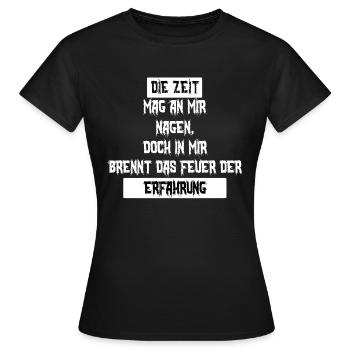 Erfahrung - Frauen T-Shirt - Schwarz - Vorne - AI Model Female 172 dark (172cm)