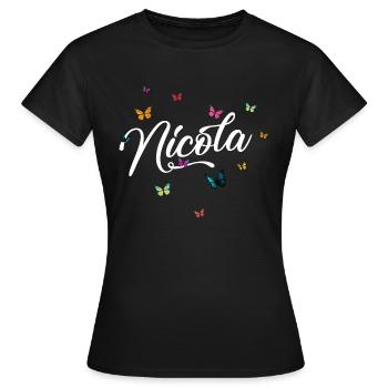 NICOLA - Mädchen Name mit bunten Schmetterlingen - Frauen T-Shirt - Schwarz - Vorne - AI Model Female 172 dark (172cm)