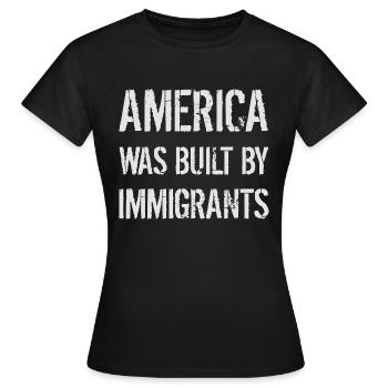 L’AMÉRIQUE A ÉTÉ CONSTRUITE PAR DES IMMIGRANTS Flüchtlingsrechte - T-shirt Femme - noir - Devant - AI Model Female 172 dark (172cm)