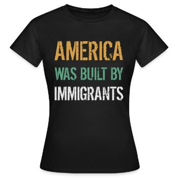 L’AMÉRIQUE A ÉTÉ CONSTRUITE PAR DES IMMIGRANTS Flüchtlingsrechte - T-shirt Femme - noir - Devant - AI Model Female 172 dark (172cm)