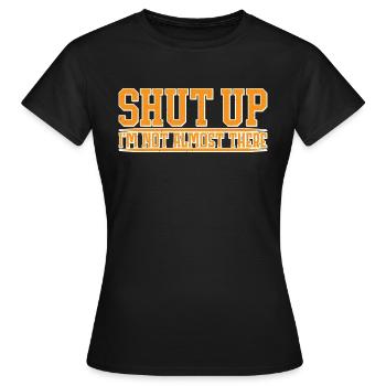 Tais-toi, je ne suis pas presque là 7 - T-shirt Femme - noir - Devant - AI Model Female 172 dark (172cm)