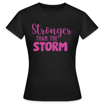 Stärker als der Sturm - Frauen T-Shirt - Schwarz - Vorne - AI Model Female 172 dark (172cm)