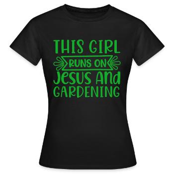 Dieses Mädchen läuft auf Jesus und Gartenarbeit Christus-Glaube - Frauen T-Shirt - Schwarz - Vorne - AI Model Female 172 dark (172cm)