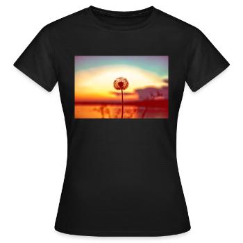 Pusteblume im Sonnenuntergang - Frauen T-Shirt - Schwarz - Vorne - AI Model Female 172 dark (172cm)