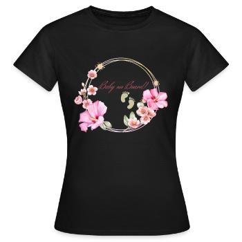 baby on board - Frauen T-Shirt - Schwarz - Vorne - AI Model Female 172 dark (172cm)