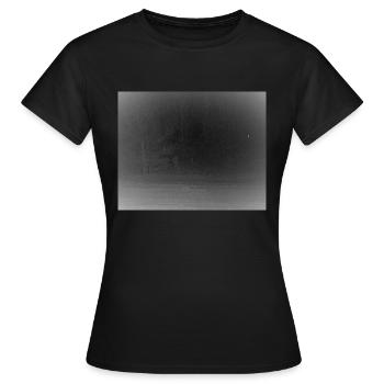 Gruselige Kreatur im Wald - Frauen T-Shirt - Schwarz - Vorne - AI Model Female 172 dark (172cm)