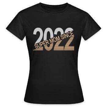 Super Mama seit 2022 - Frauen T-Shirt - Schwarz - Vorne - AI Model Female 172 dark (172cm)