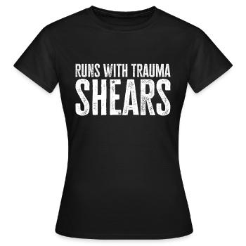 Runs With Trauma Shears - Cadeau de premiers soins - T-shirt Femme - noir - Devant - AI Model Female 172 dark (172cm)