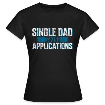 Single Dad Taking Application 3 - Frauen T-Shirt - Schwarz - Vorne - AI Model Female 172 dark (172cm)