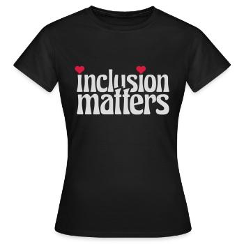 L’inclusion compte Citation du logo - T-shirt Femme - noir - Devant - AI Model Female 172 dark (172cm)