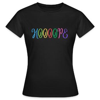 "HOOOOPE: eine positive Botschaft für Ihre Wände" - Frauen T-Shirt - Schwarz - Vorne - AI Model Female 172 dark (172cm)