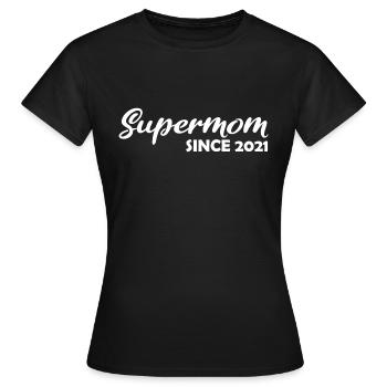 Supermom since 2021 - Frauen T-Shirt - Schwarz - Vorne - AI Model Female 172 dark (172cm)