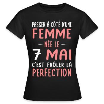 Anniversaire - Née le 7 Mai Frôler perfection - T-shirt Femme - noir - Devant - AI Model Female 172 dark (172cm)