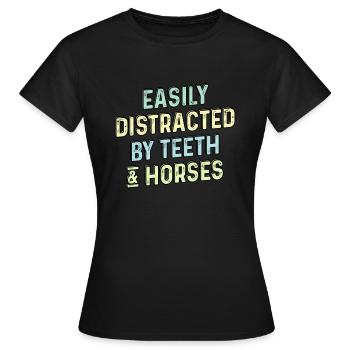 Leicht von Zähnen und Pferden abgelenkt - Zahnarzt - Frauen T-Shirt - Schwarz - Vorne - AI Model Female 172 dark (172cm)