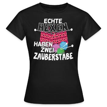 Stricken Nähen Echte Hexen haben zwei Zauberstäbe - Frauen T-Shirt - Schwarz - Vorne - AI Model Female 172 dark (172cm)