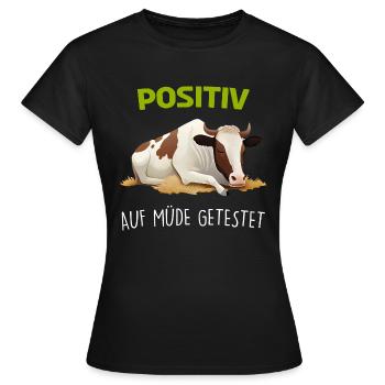 Positiv Müde Schlafshirt Kuh Kühe Schlafanzug - Frauen T-Shirt - Schwarz - Vorne - AI Model Female 172 dark (172cm)