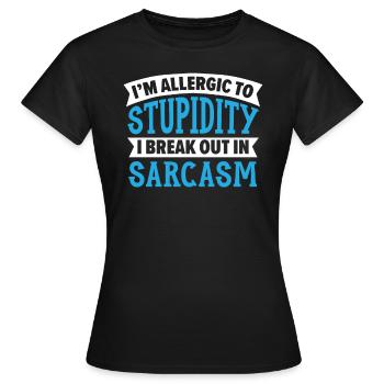Ich bin allergisch gegen Dummheit, ich breche in Sarkasmus aus - Frauen T-Shirt - Schwarz - Vorne - AI Model Female 172 dark (172cm)
