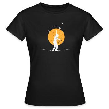 Slackline avec lune en arrière-plan - T-shirt Femme - noir - Devant - AI Model Female 172 dark (172cm)